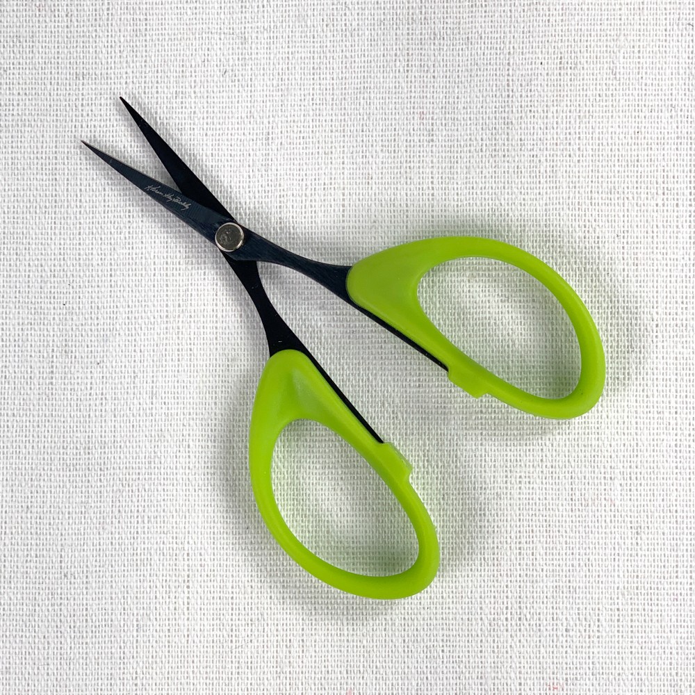 https://quiltshowmedia.com/media/com_eshop/products/resized/karen-kay-buckley-perfect-scissors-small-1-max-1000x1000.jpg