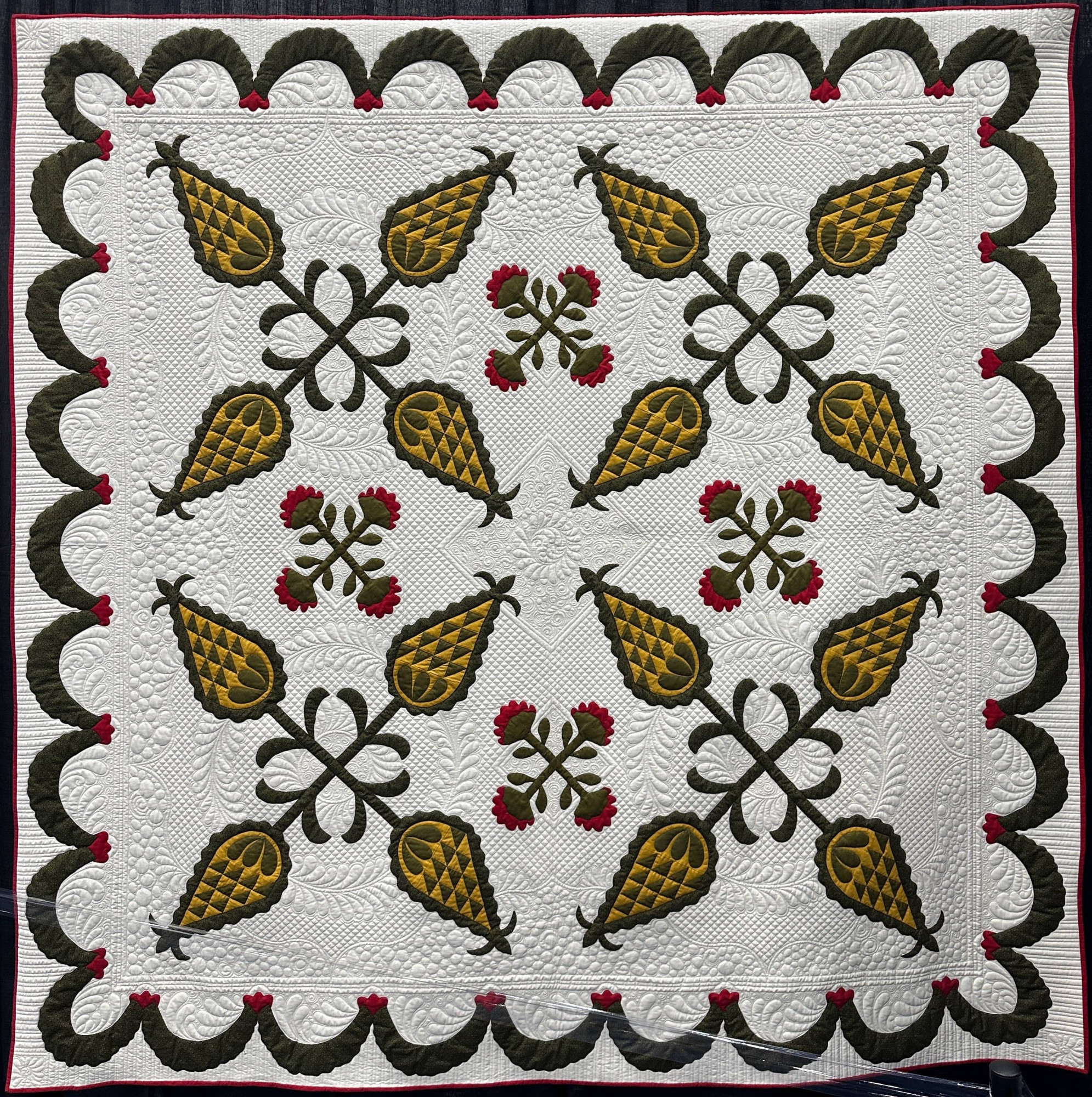Antique Pineapple by Sandra Pritchard, Quilted by April Wells