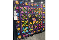Spring Flowers by Sherry Durbin (Photo by Ricky Tims from AQS QuiltWeek Paducah 2023)
