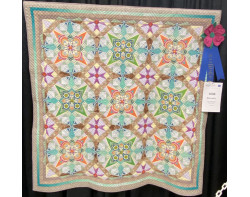 Colourful by Yuko Takahashi (Photo by Ricky Tims from AQS QuiltWeek Paducah 2023)