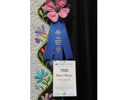 Pretty Petals by Carmen Nordback, Quilted by Becky Leitch - AQS QuiltWeek Paducah 2023 Ribbon and Sign