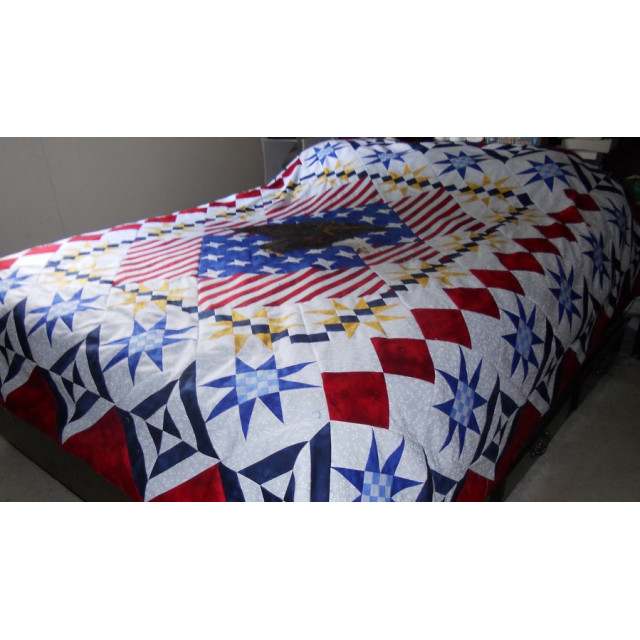 Patriotic eagle quilt